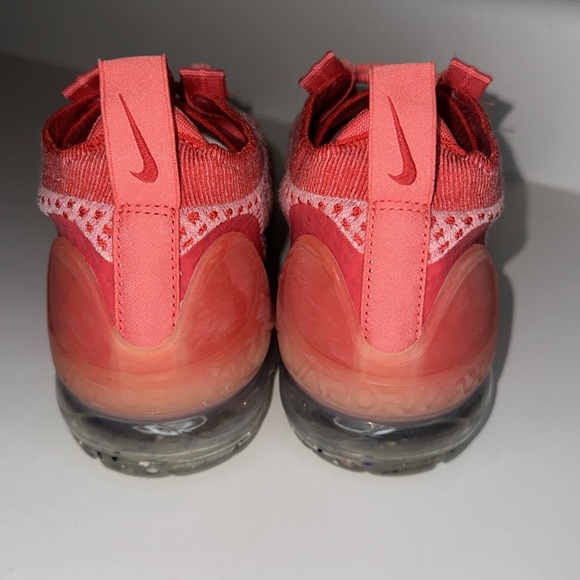 Nike Air Vapormax 2021 Flyknit red women’s size 7.5 - Picture 10 of 15